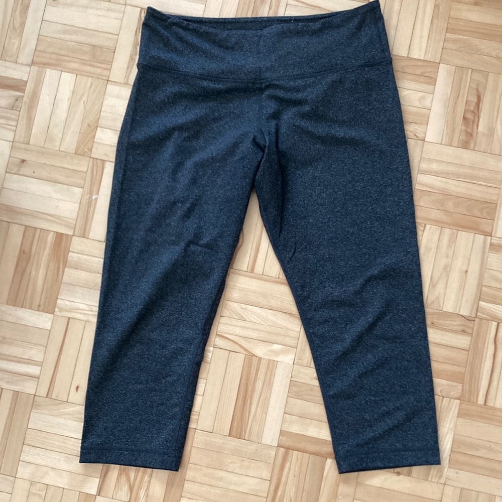 Lululemon Wunder Under crops heathered grey size 8 low rise